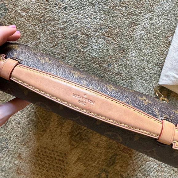 Louis Vuitton Pochette Métis - Picture 13 of 17